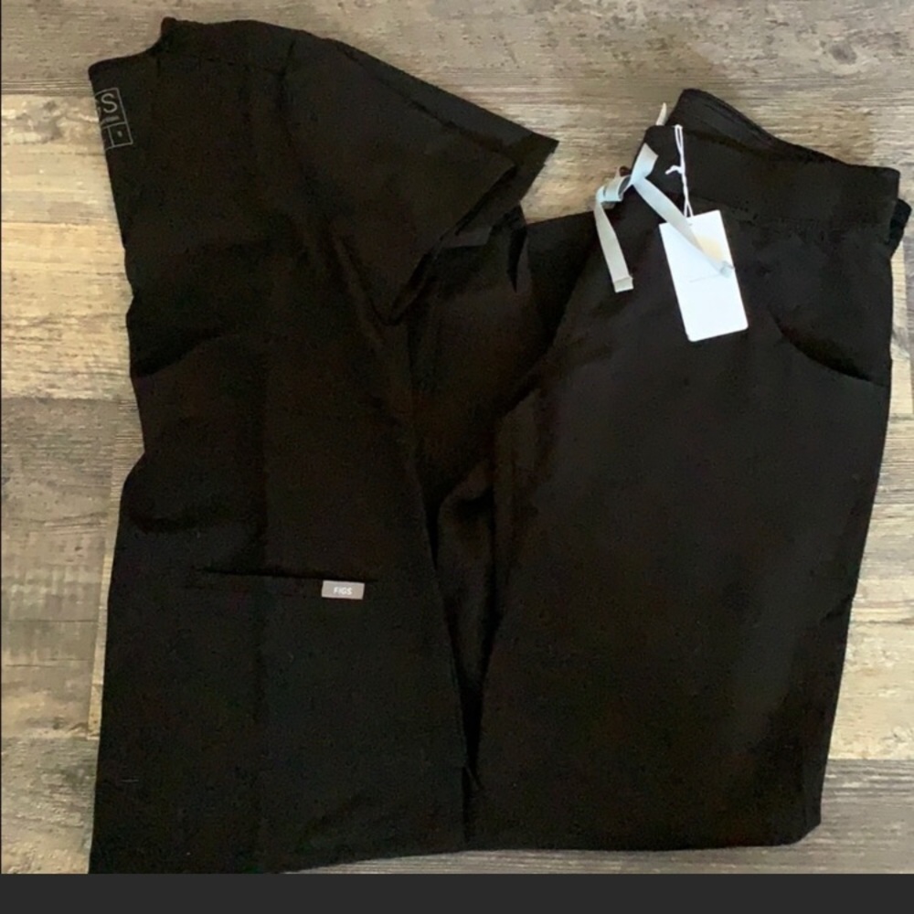 New Figs black set small bottoms and top